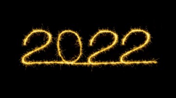 Sparkler writing "2022."